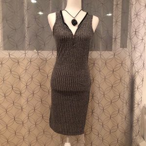 Stretch bodycon grey dress with frontal zipper